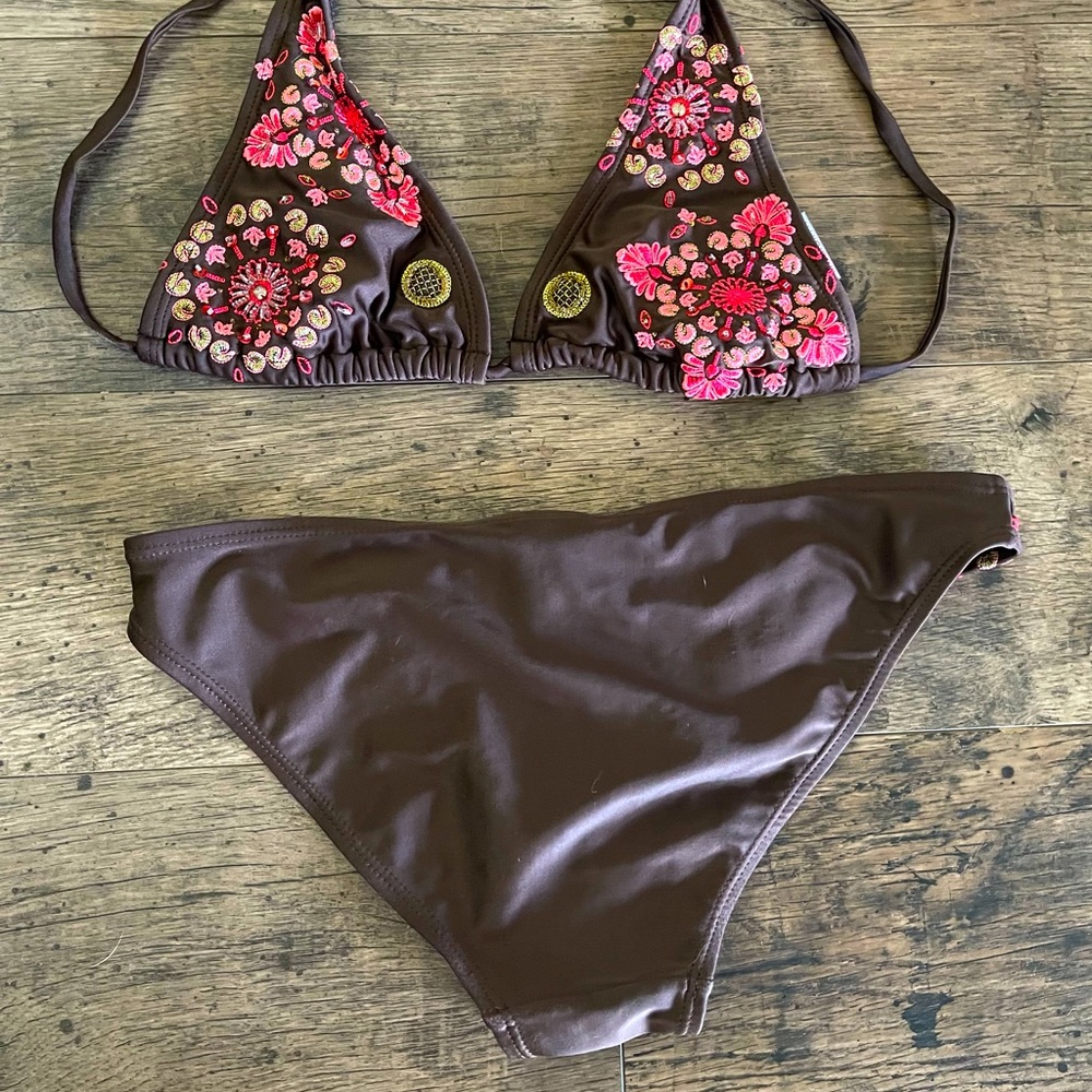 Embroidered swim suit - Picture 2 of 3